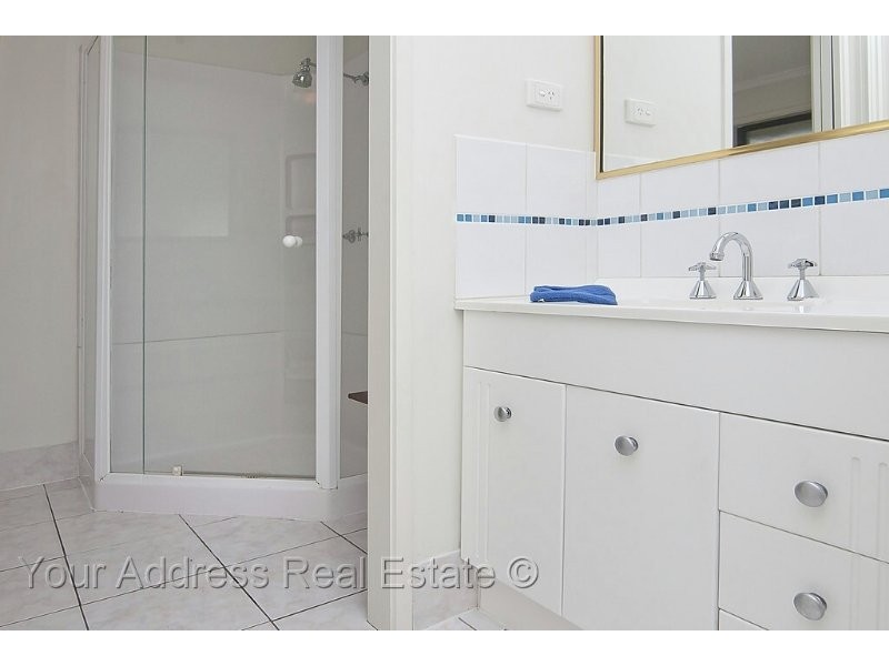 1 Kingfield Court, Regents Park QLD 4118