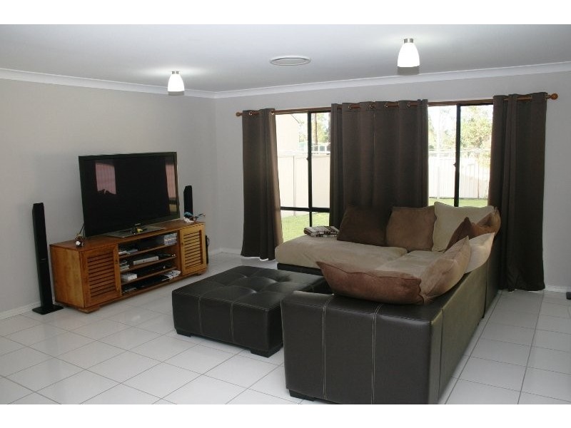 34 St Johns Way, Boronia Heights QLD 4124