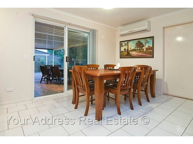 8 Copeina Court, Regents Park QLD 4118