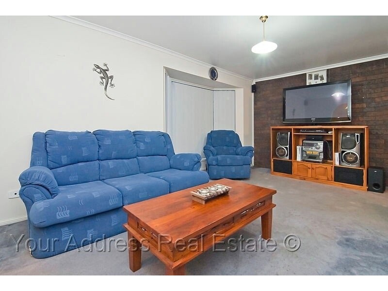 8 Copeina Court, Regents Park QLD 4118