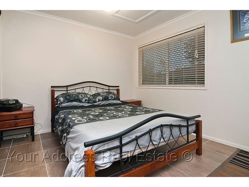 8 Copeina Court, Regents Park QLD 4118