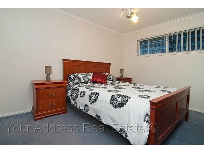 8 Copeina Court, Regents Park QLD 4118