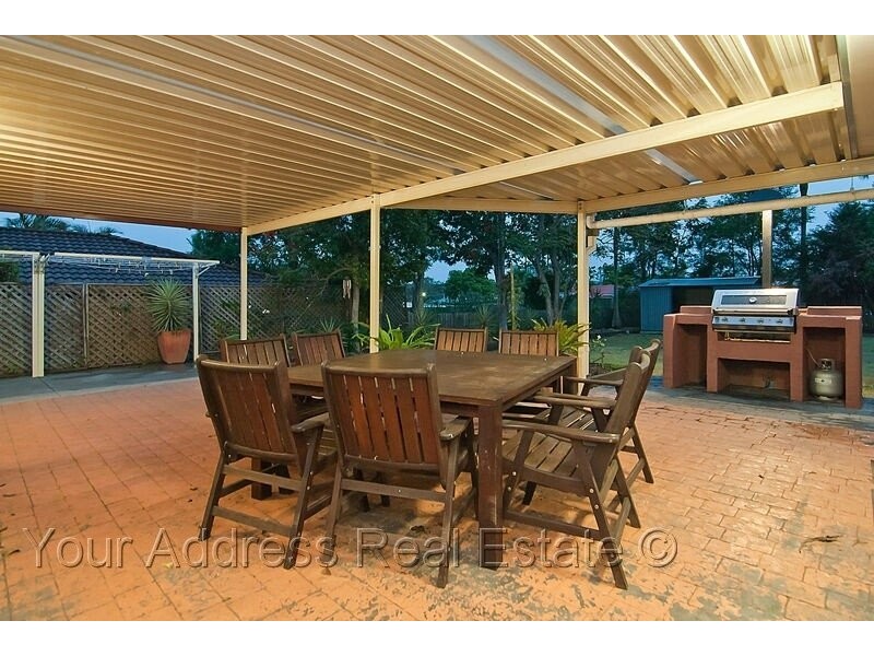 8 Copeina Court, Regents Park QLD 4118