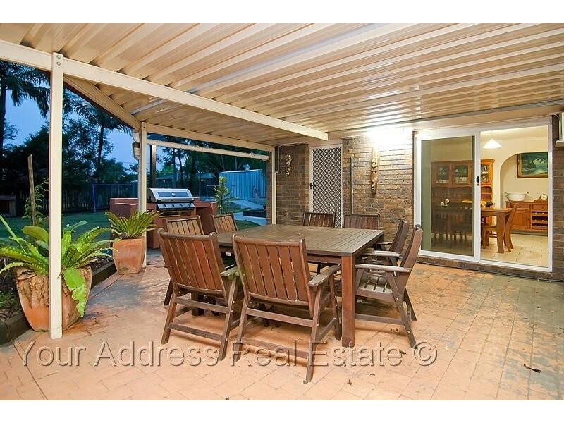8 Copeina Court, Regents Park QLD 4118