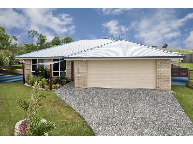 40 Charlton Place, Regents Park QLD 4118