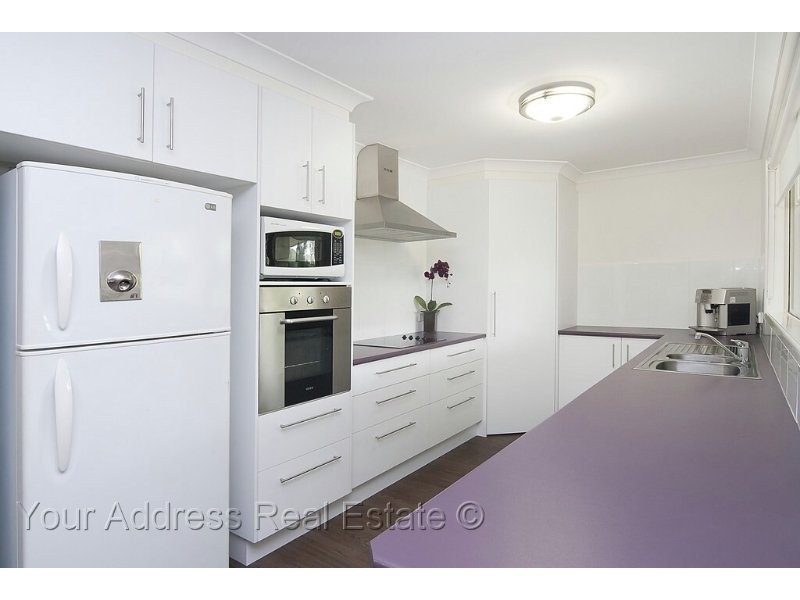 40 Charlton Place, Regents Park QLD 4118