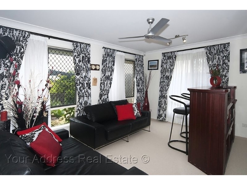 40 Charlton Place, Regents Park QLD 4118
