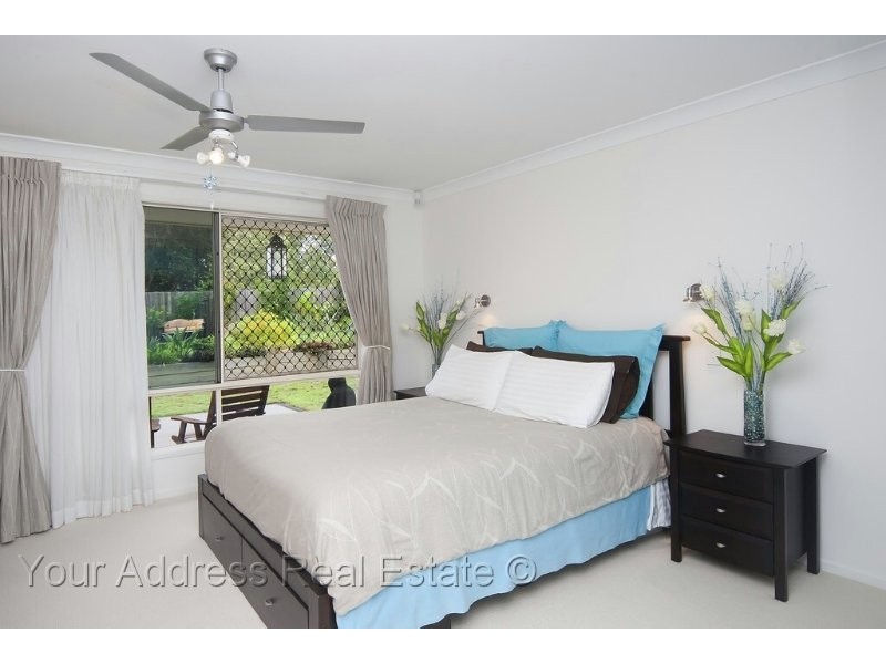 40 Charlton Place, Regents Park QLD 4118