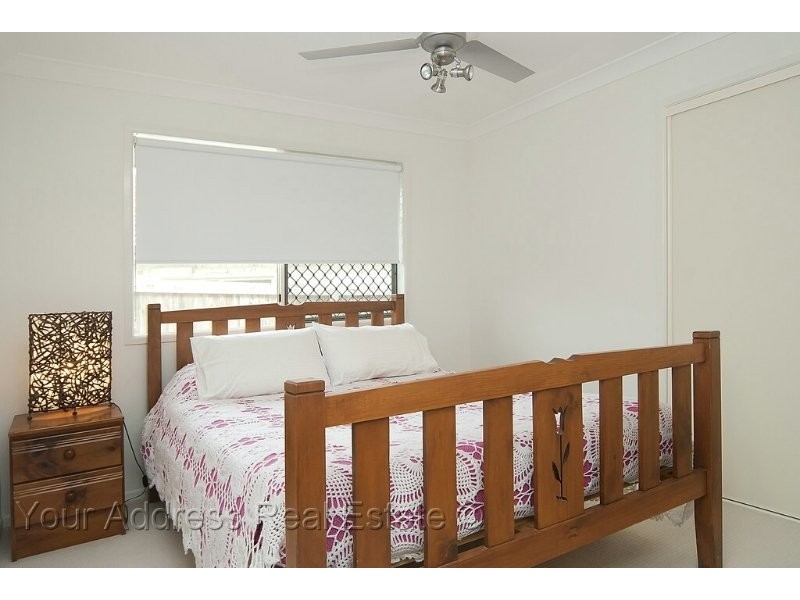 40 Charlton Place, Regents Park QLD 4118