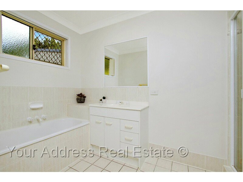 6 Butia Close, Regents Park QLD 4118