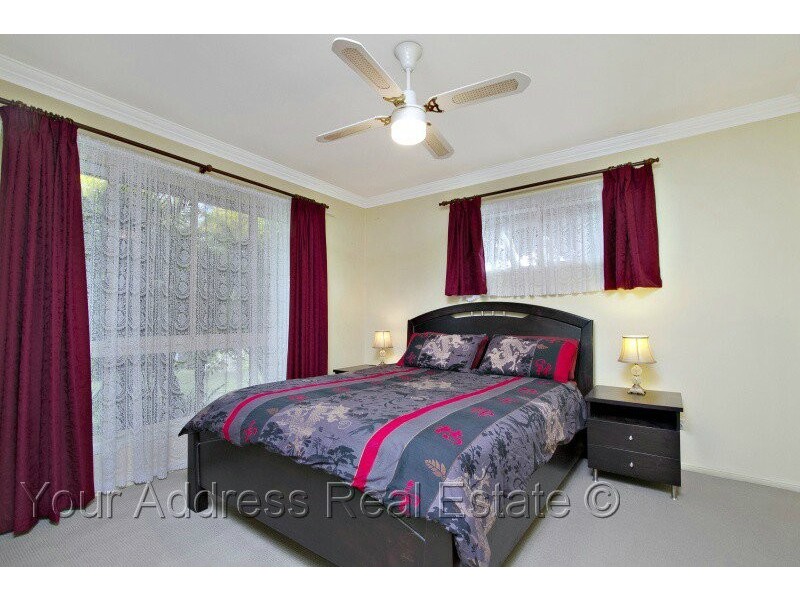 4 Bansii Place, Regents Park QLD 4118