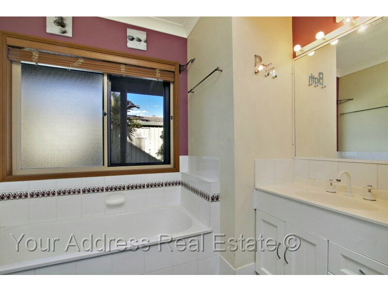 100 Merluna Road, Park Ridge South QLD 4125