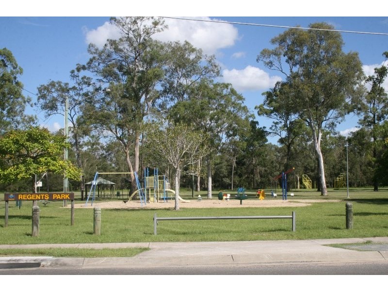 16 Bennett Drive, Regents Park QLD 4118