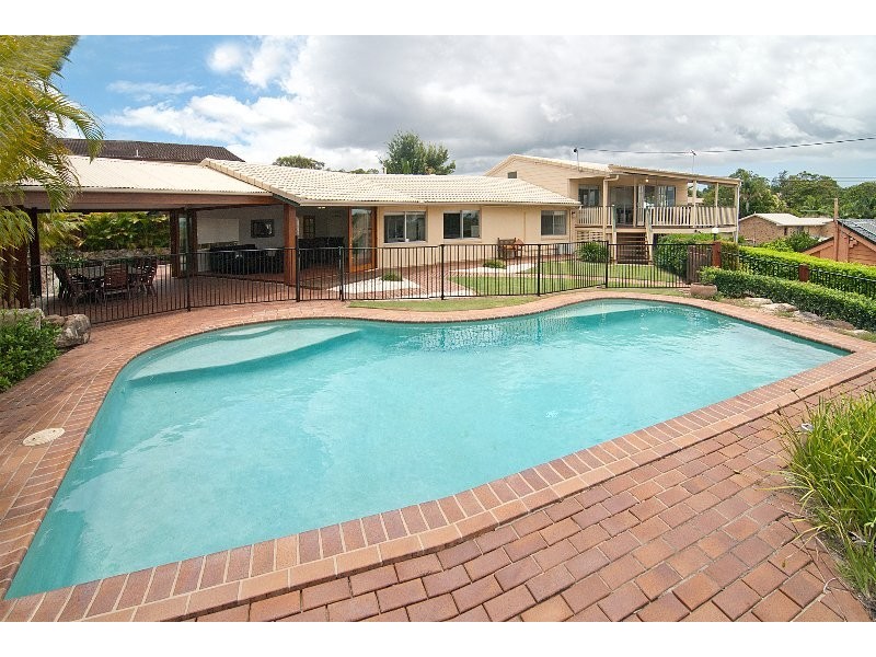 16 Cynthia Crescent, Springwood QLD 4127