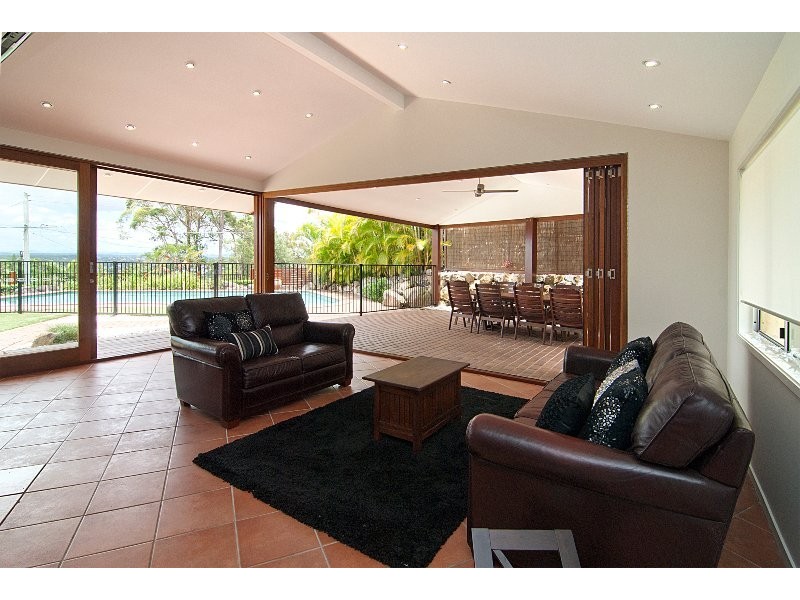 16 Cynthia Crescent, Springwood QLD 4127