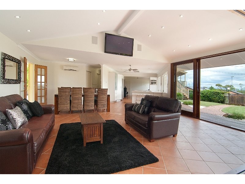 16 Cynthia Crescent, Springwood QLD 4127