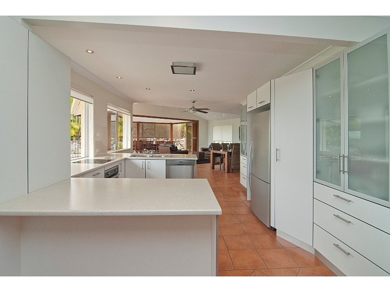 16 Cynthia Crescent, Springwood QLD 4127