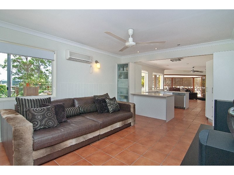16 Cynthia Crescent, Springwood QLD 4127