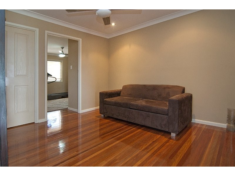 16 Cynthia Crescent, Springwood QLD 4127