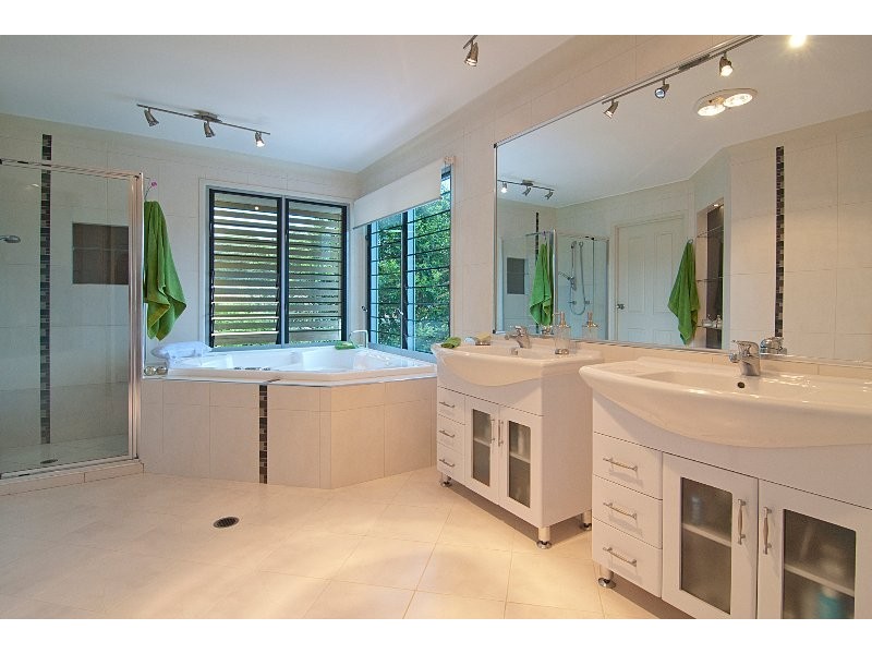 16 Cynthia Crescent, Springwood QLD 4127