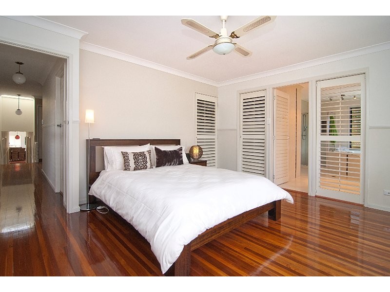 16 Cynthia Crescent, Springwood QLD 4127