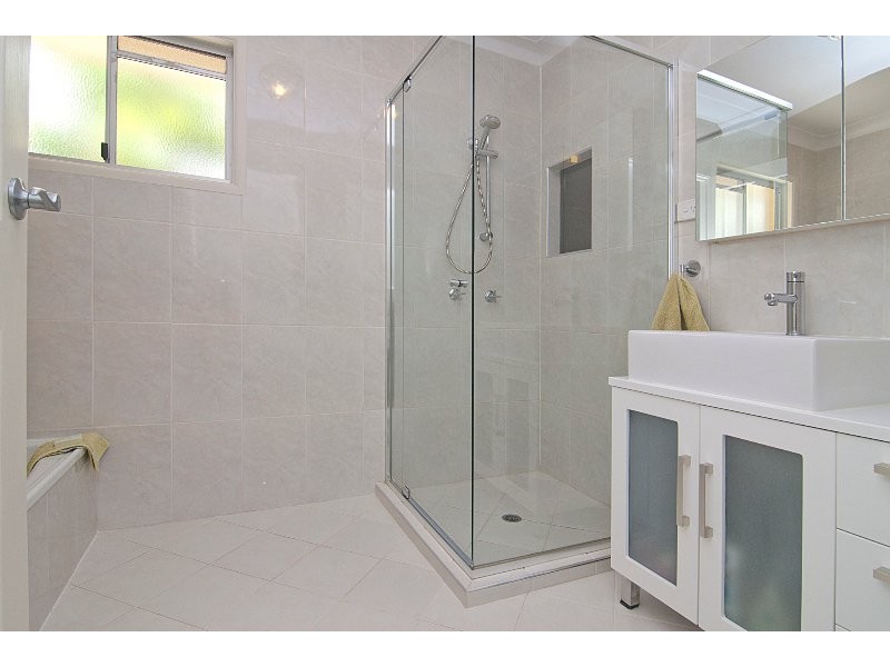 16 Cynthia Crescent, Springwood QLD 4127