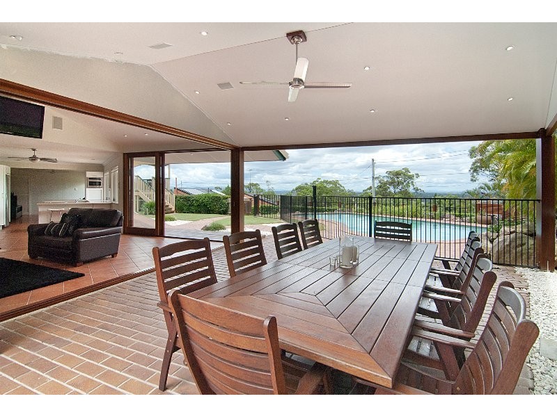 16 Cynthia Crescent, Springwood QLD 4127