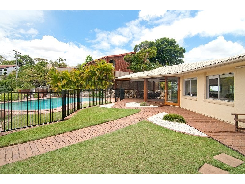 16 Cynthia Crescent, Springwood QLD 4127