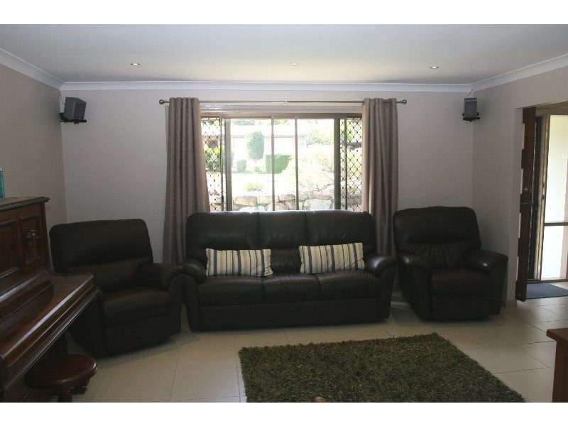 39 Newburn Street, Hillcrest QLD 4118