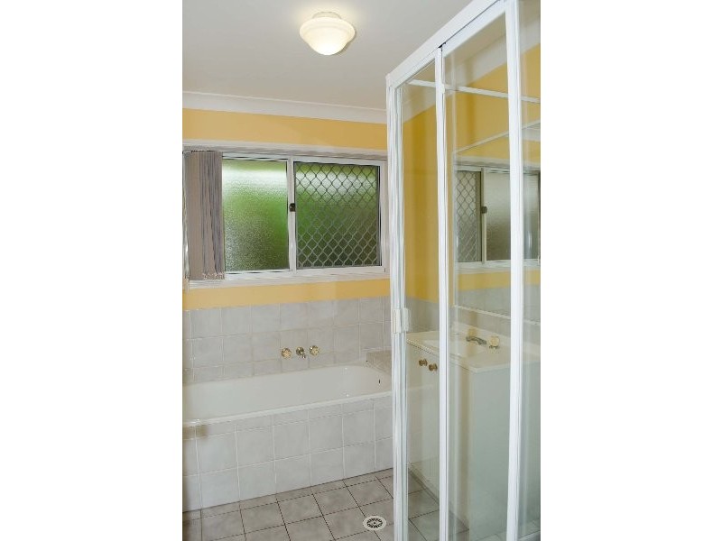 102 Lamberth Road, Regents Park QLD 4118