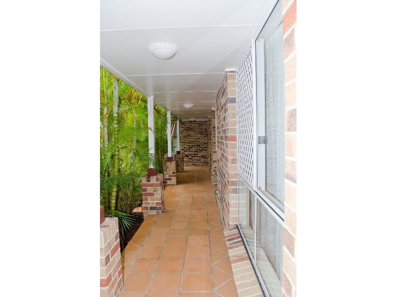 102 Lamberth Road, Regents Park QLD 4118