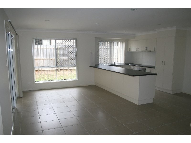 11 Lorikeet Way, Crestmead QLD 4132