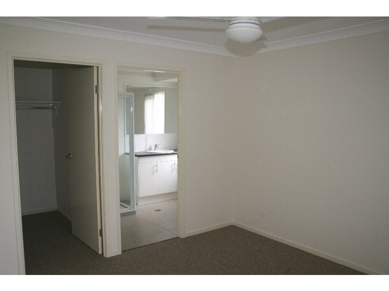 11 Lorikeet Way, Crestmead QLD 4132