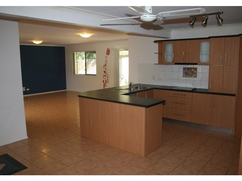 16 Conifer Street, Hillcrest QLD 4118