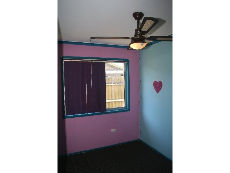 16 Conifer Street, Hillcrest QLD 4118