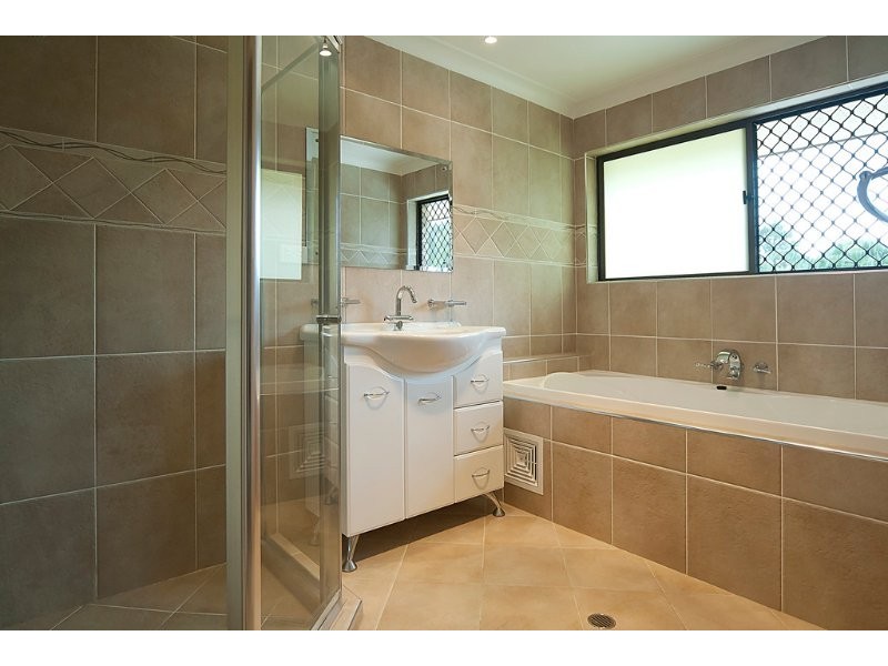 1 Ghostgum Court, Park Ridge QLD 4125