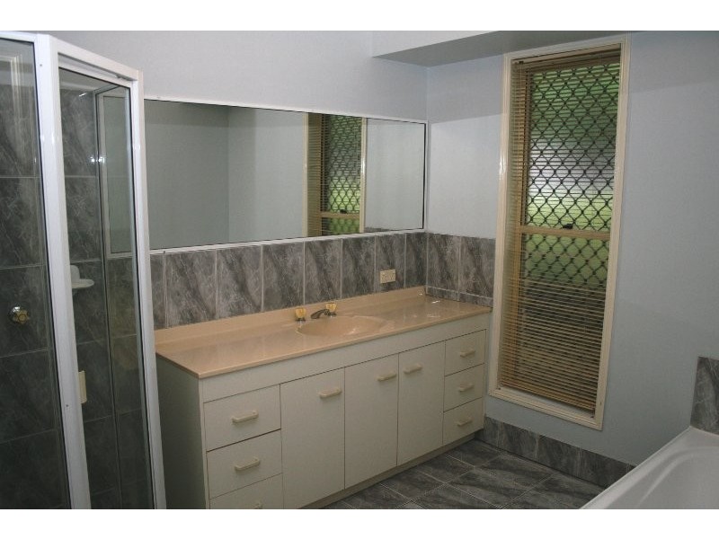 83 Lamberth Road, Regents Park QLD 4118