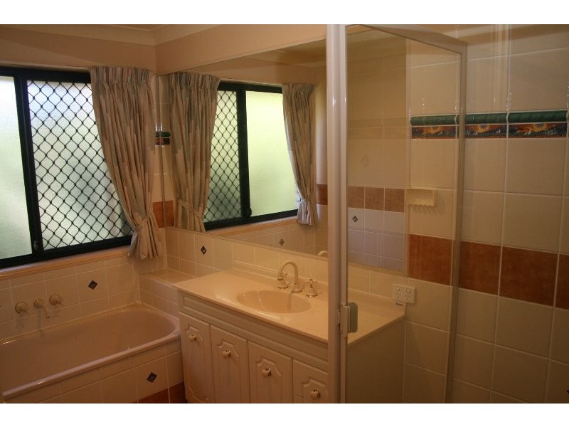 19 Conifer Street, Hillcrest QLD 4118