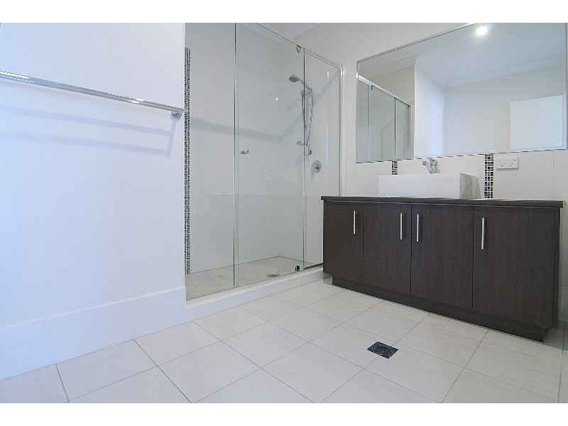 15 Sanur Street / 55 Fourth Avenue, Marsden QLD 4132