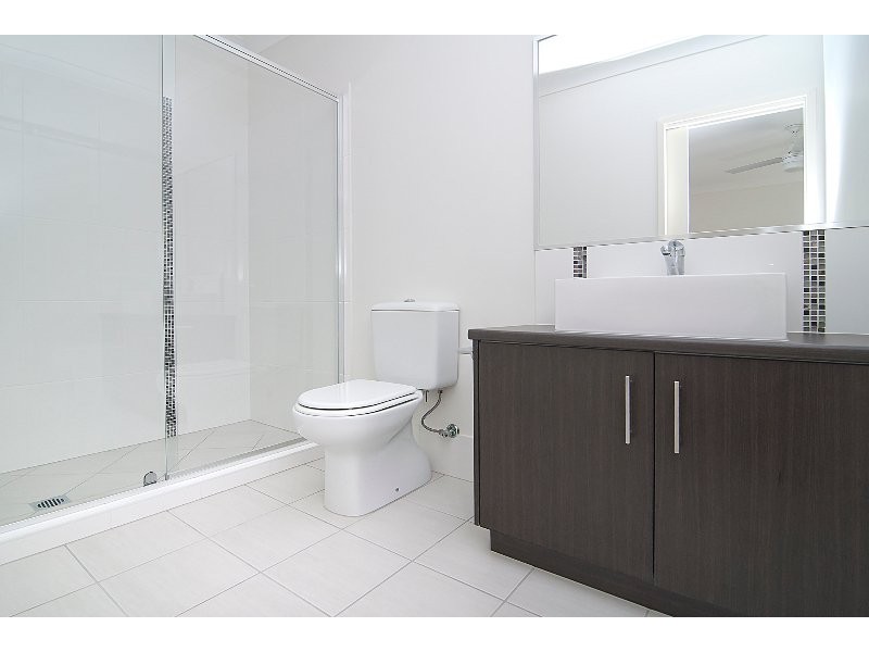 15 Sanur Street / 55 Fourth Avenue, Marsden QLD 4132