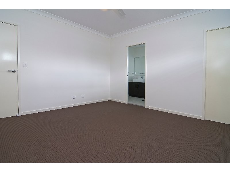 15 Sanur Street / 55 Fourth Avenue, Marsden QLD 4132