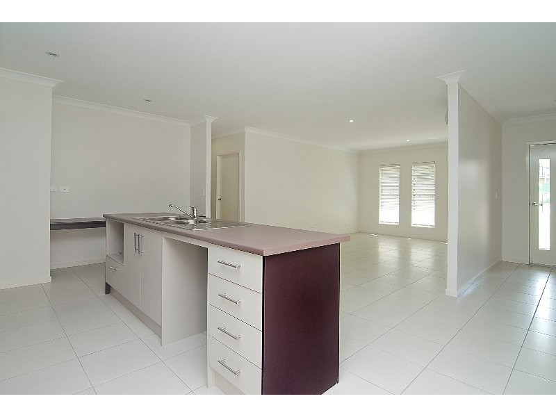 15 Sanur Street / 55 Fourth Avenue, Marsden QLD 4132