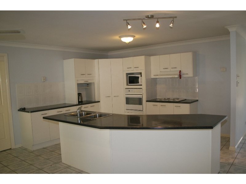 2 Springfields Road, Chambers Flat QLD 4133