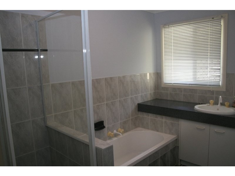 2 Springfields Road, Chambers Flat QLD 4133