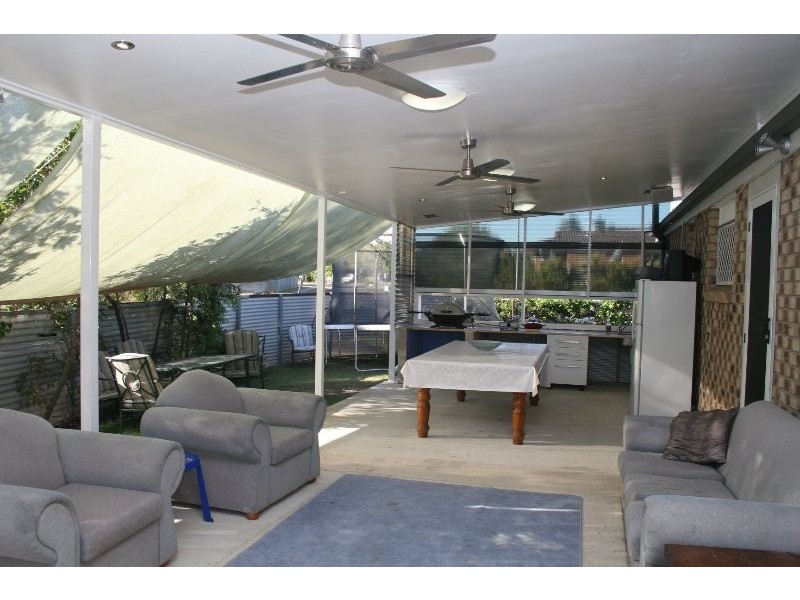 1 Gleditsia Close, Regents Park QLD 4118