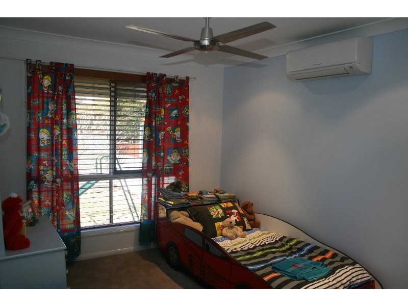 1 Gleditsia Close, Regents Park QLD 4118