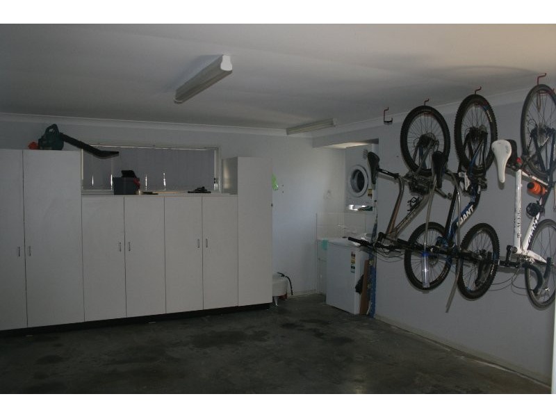 1 Gleditsia Close, Regents Park QLD 4118