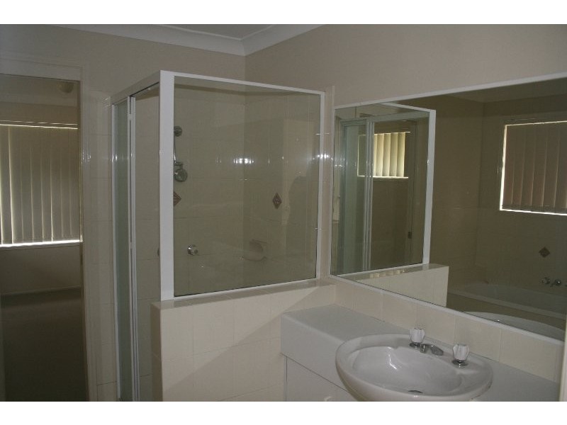 40 Rookwood Avenue, Coopers Plains QLD 4108