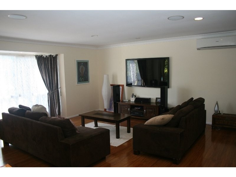 3 Liana Court, Regents Park QLD 4118