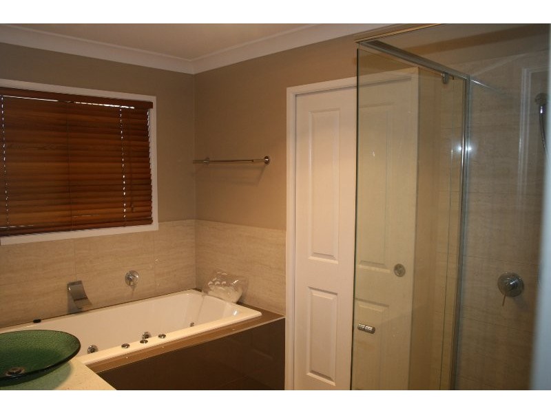 3 Liana Court, Regents Park QLD 4118